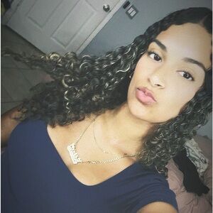 Meet your Posher, Leilani